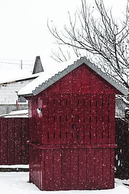 포토 JPG 해외이미지 나무 겨울 자연 하늘 지붕 스키 벽돌 주택 풍경 경사 사람없음 야외 건물 목재 농장 문 걷기 추위 시골 오두막 서리 외양간 옛날 판잣집 해외포토 식물 건축물 계절 농업 재료 모션 겨울스포츠 생태계 파일형식 이미지허브