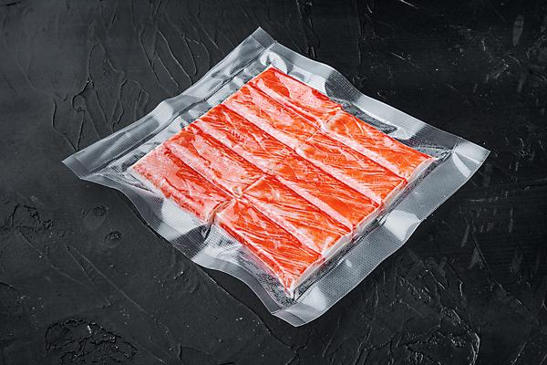 포토 JPG 해외이미지 식재료 검은배경 실내 사람없음 신선 맛살 비닐포장 진공 진공포장 해외포토 음식 백그라운드 포장 내부 검은색 파일형식 이미지허브