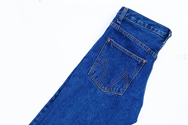 포토 JPG 해외이미지 실내 사람없음 하이앵글 청바지 흰배경 질감 해외포토 뷰포인트 백그라운드 바지 내부 흰색 파일형식 이미지허브