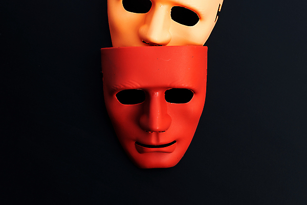 포토 JPG 해외이미지 검은배경 실내 가면 사람없음 빨간색 노란색 두개 오브젝트 해외포토 컬러 백그라운드 2 내부 검은색 파일형식 이미지허브