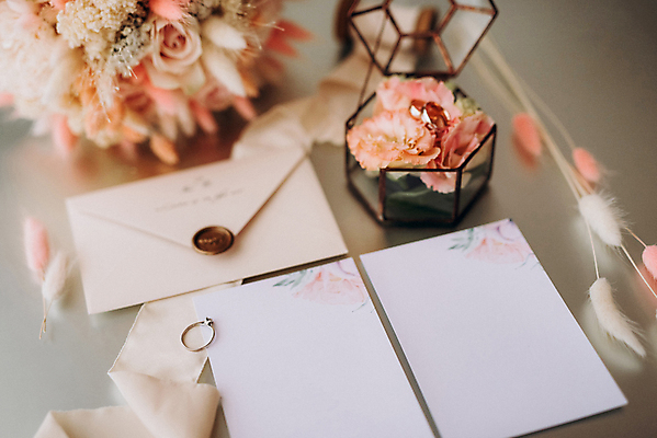 포토 JPG 해외이미지 결혼 프로포즈 실내 사랑 사람없음 결혼반지 해외포토 감정 이벤트 내부 반지 파일형식 이미지허브