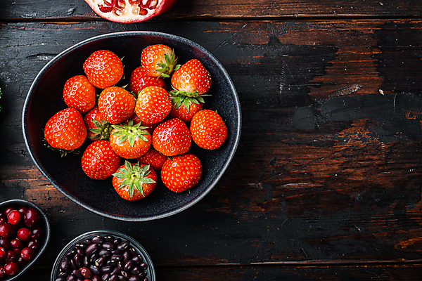 포토 JPG 해외이미지 그릇 딸기 사람없음 빨간색 공백 해외포토 식기 컬러 과일 파일형식 이미지허브