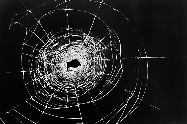 포토 JPG 해외이미지 디자인 벽 백그라운드 패턴 창문 유리 추상 사람없음 스마트폰 스크린 검은색 손상 구멍 균열 충격 고립 골절 깨짐 효과 해외포토 컬러 컨셉 무늬 의학 모션 재질 핸드폰 스마트기기 파일형식 이미지허브