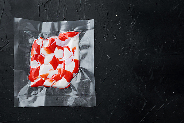 포토 JPG 해외이미지 식재료 검은배경 실내 사람없음 신선 맛살 비닐포장 진공 진공포장 해외포토 음식 백그라운드 포장 내부 검은색 파일형식 이미지허브