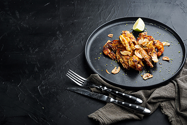 포토 JPG 해외이미지 접시 포크 검은배경 새우 사람없음 나이프 라임 새우구이 해외포토 식기 백그라운드 과일 갑각류 검은색 칼 구이 파일형식 이미지허브