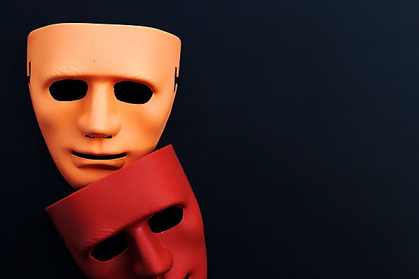 포토 JPG 해외이미지 검은배경 실내 가면 사람없음 빨간색 노란색 두개 오브젝트 카피스페이스 해외포토 컬러 백그라운드 2 내부 검은색 공백 파일형식 이미지허브