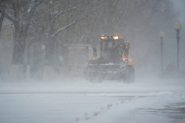 포토 JPG 해외이미지 계절 육상교통 조각 겨울 날씨 노동자 사람없음 야외 냉동 얼음 기계 차도 업무 눈송이 분위기 예측 남극 북극 삽 빙하 서리 폭풍 트랙터 온도 눈보라 폭설 눈내림 겨울풍경 해외포토 자연요소 직업 도로 교통수단 컨셉 눈_날씨 풍경 작업 농기계 자연재해 극지방 특수차량 파일형식 이미지허브