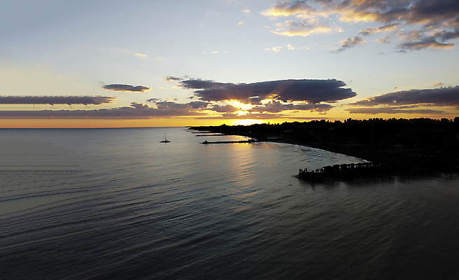 포토 JPG 해외이미지 구름 실루엣 유럽 파도 바다 여행 백그라운드 오렌지 자연 하늘 산 파노라마 사람 풍경 사람없음 야외 물 여름 파란색 빛 도시풍경 햇빛 태양 반사 노란색 일출 보라색 일몰 도시 저녁 포트 스카이라인 내추럴 에스토니아 수평선 해외포토 자연요소 계절 나라 컬러 과일 촬영기법 노을 야간 생태계 파일형식 이미지허브