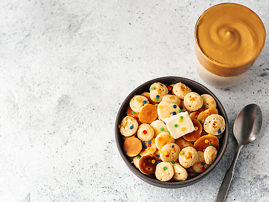 포토 JPG 해외이미지 유리 회색배경 디저트 한국 요리 사람없음 유행 숟가락 시리얼 버터 팬케이크 인기 카피스페이스 달고나라떼 해외포토 아시아 커피 음식 백그라운드 재질 수저 케이크 공백 회색 파일형식 이미지허브