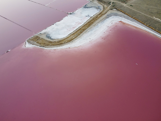 포토 JPG 해외이미지 구름 호수 모래 바다 분홍색 여행 오렌지 자연 하늘 풍경 사람없음 야외 빨간색 물 여름 파란색 컬러풀 반사 맑음 흰색 만 정상 소금 석호 내추럴 드론 우크라이나 짠맛 수평선 해외포토 자연요소 계절 유럽 컬러 과일 날씨 맛 생태계 파일형식 이미지허브