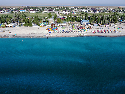 포토 JPG 해외이미지 나무 모래 파도 바다 여행 우산 자연 휴식 안테나 사람없음 물 태양 수영 휴양지 드론 야외의자 해외포토 자연요소 식물 컨셉 의자 통신 장소 수상스포츠 생태계 파일형식 이미지허브