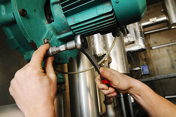 포토 JPG 해외이미지 건축양식 사람없음 재활용 에너지 추위 뜨거움 그린에너지 수리 난방기 생태계 연료 난방 온도 리빙 유지 연소 라디에이터 이산화탄소 제어 파이프라인 해외포토 건축 친환경 파이프_관 난방용품 파일형식 이미지허브