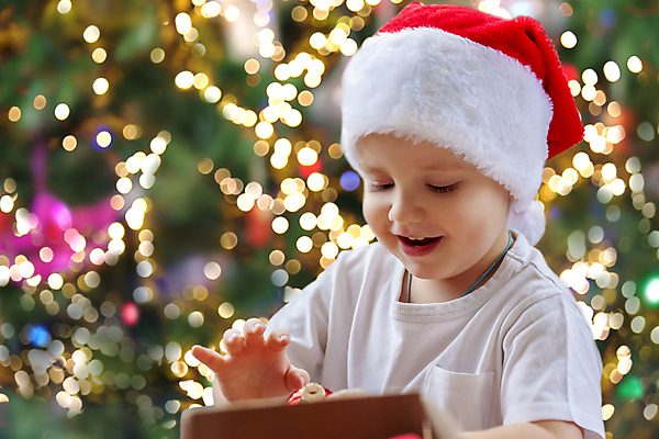 포토 JPG 해외이미지 감정 어린이 백그라운드 크리스마스 겨울 휴가 전등 새해 주택 건강 한명 사람 소년 빛 축제 기쁨 아기 야간 저녁 작음 12월 손목시계 호기심 획득 빛망울 동의 해외포토 자연요소 1 계절 기념일 남자 시계 컨셉 장신구 조명 건물 날짜 크기 파일형식 이미지허브