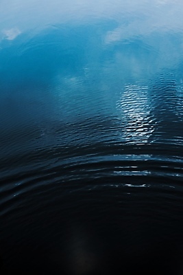 포토 JPG 해외이미지 파도 백그라운드 자연 하늘 표면 사람없음 야외 물 파란색 반사 어둠 신선 액체 순수 깊이 민물 잔물결 해외포토 자연요소 물결 바다 컬러 컨셉 생태계 파일형식 이미지허브