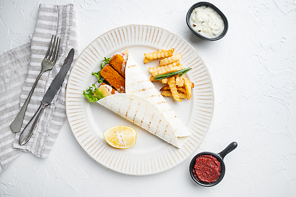 포토 JPG 해외이미지 접시 포크 실내 샌드위치 사람없음 감자튀김 나이프 레몬 흰배경 냅킨 생선튀김 타르타르소스 토르티야 해외포토 식기 음식 백그라운드 과일 감자 내부 튀김 흰색 소스_음식 칼 파일형식 이미지허브