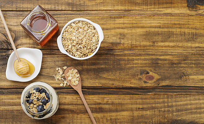 포토 JPG 해외이미지 열매 음식 다이어트 과일 유리 디저트 건강 사람없음 목재 숟가락 식사 신선 달콤 아침식사 낟알 시리얼 크림 블루베리 꿀 요거트 내추럴 뮤즐리 오트밀 요구르트 카피스페이스 귀리 해외포토 나무 식물 재료 재질 유제품 곡류 수저 공백 맛 파일형식 이미지허브