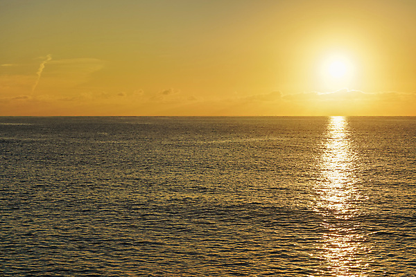 포토 JPG 해외이미지 파도 바다 여행 백그라운드 오렌지 자연 하늘 표면 아침 휴가 사람없음 빨간색 물 파란색 빛 햇빛 태양 뷰티 반사 노란색 일출 맑음 침묵 일몰 새벽 황금 저녁 상승 장면 부드러움 수평선 해외포토 주간 자연요소 컬러 컨셉 과일 날씨 노을 소리 감각 야간 생태계 파일형식 이미지허브