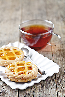 포토 JPG 해외이미지 접시 사람없음 숟가락 달콤 찻잔 살구잼 타르트 나무배경 해외포토 식기 빵 백그라운드 잔 수저 맛 잼 파이_빵 파일형식 이미지허브