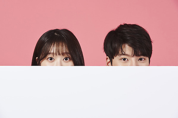 포토 JPG 스튜디오촬영 배너 커플 여자 남자 얼굴 분홍색 커플라이프 데이트 사각프레임 실내 사랑 누끼 정장 이벤트 상반신 20대 성인 두명 다정 한국인 성인만 분홍색배경 국내포토 라이프스타일 옷 감정 컬러 백그라운드 컨셉 관계 프레임 사람 동양인 청년 내부 신체부위 사각형 파일형식