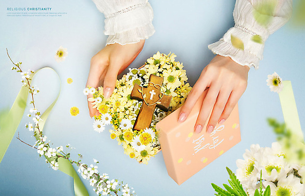 PSD 편집이미지 여자 리본 기독교 종교 십자가 잎 나뭇잎 선물 한명 사람 성인 신체부위 파란색 선물상자 양손 데이지 화사함 이미지편집 식물 1 손 꽃 컬러 컨셉 상자 파일형식