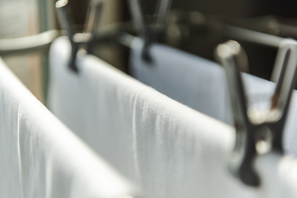 포토 JPG 가사 건조 실내 근접촬영 사람없음 아웃포커스 깨끗함 청결 빨래 빨래집게 빨래건조대 세탁용품 국내포토 뷰포인트 생활용품 컨셉 촬영기법 집게 내부 위생 빨래대 파일형식