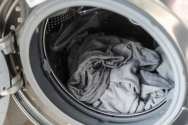 포토 JPG 옷 가사 실내 근접촬영 사람없음 깨끗함 청결 빨래 세탁기 드럼세탁기 빨랫감 세탁용품 국내포토 뷰포인트 생활용품 컨셉 내부 가전제품 위생 파일형식