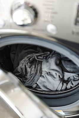 포토 JPG 옷 가사 실내 근접촬영 사람없음 깨끗함 청결 빨래 세탁기 드럼세탁기 빨랫감 세탁용품 국내포토 뷰포인트 생활용품 컨셉 내부 가전제품 위생 파일형식