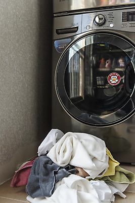 포토 JPG 옷 가사 실내 사람없음 수건 깨끗함 청결 빨래 세탁기 빨랫감 세탁용품 국내포토 생활용품 컨셉 내부 위생용품 가전제품 위생 파일형식