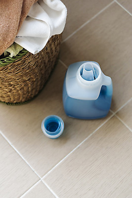 포토 JPG 가사 실내 사람없음 수건 깨끗함 청결 빨래 세제 빨래바구니 빨랫감 세탁용품 빨래세제 국내포토 생활용품 컨셉 내부 위생용품 바구니 위생 파일형식