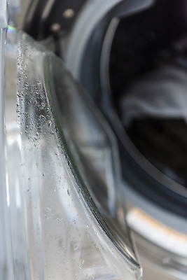 포토 JPG 옷 가사 실내 근접촬영 사람없음 깨끗함 청결 물방울 빨래 세탁기 드럼세탁기 빨랫감 세탁용품 국내포토 뷰포인트 생활용품 컨셉 내부 가전제품 위생 파일형식