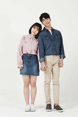 포토 JPG 스튜디오촬영 전신 커플 여자 남자 대학생 실내 서기 미소 누끼 20대 청년 성인 두명 앞모습 캐주얼 청춘 손잡기 기댐 다정 한국인 즐거움 흰배경 신입생 캠퍼스커플 성인만 국내포토 학생 옷 감정 뷰포인트 백그라운드 컨셉 관계 모션 표정 사람 동양인 내부 흰색 파일형식