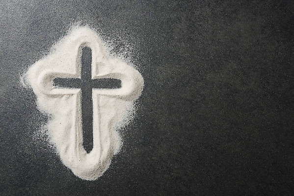 포토 JPG 스튜디오촬영 기독교 종교 모래 십자가 검은배경 실내 사람없음 하이앵글 검은색 오브젝트 찬양 숭배 플랫레이 국내포토 뷰포인트 컬러 백그라운드 내부 플랫 파일형식