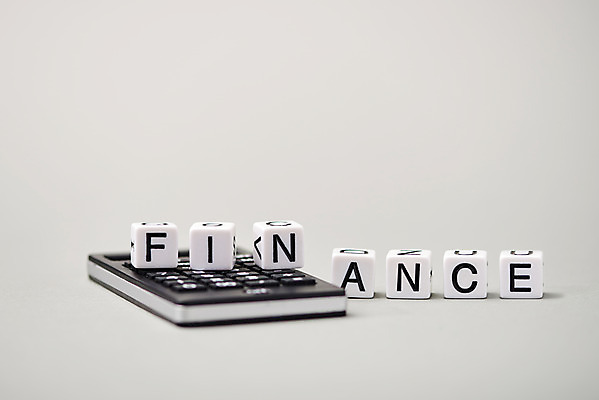 포토 JPG 스튜디오촬영 영어 실내 사람없음 금융 단어 블록 저축 계산기 흰색 재테크 오브젝트 투자 회계 낭비 과소비 금융의날 국내포토 문자 컬러 컨셉 비즈니스 문구용품 내부 경제 장비 소비 파일형식 법정기념일