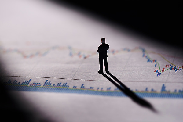 포토 JPG 스튜디오촬영 비즈니스 그래프 실내 그림자 사람없음 금융 어둠 미니어처 저축 재테크 오브젝트 고민 투자 금융비즈니스 적금 금융의날 국내포토 감정 내부 경제 모형 파일형식 법정기념일