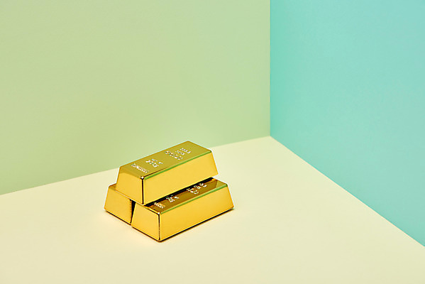 포토 백그라운드 컨셉 비즈니스 모션 실내 내부 초록색 금융 경제 황금 파일형식 JPG 스튜디오촬영 사람없음 오브젝트 낭비 적금 저축 재테크 투자 금괴 초록배경 쌓기 국내포토