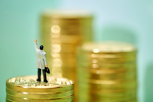 포토 백그라운드 돈 비즈니스 촬영기법 실내 내부 초록색 금융 경제 쌓기 모형 동전 인사 파일형식 초록배경 동전탑 손인사 아웃포커스 JPG 스튜디오촬영 사람없음 오브젝트 미니어처 금융비즈니스 개선 투자 재테크 가상화폐 국내포토