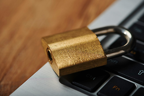 포토 JPG 스튜디오촬영 자물쇠 실내 사람없음 금융 노트북 하이앵글 저축 재테크 오브젝트 보안 투자 낭비 적금 플랫레이 국내포토 뷰포인트 컨셉 비즈니스 안전 내부 경제 전자제품 플랫 파일형식