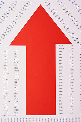 포토 JPG 스튜디오촬영 화살표 실내 사람없음 빨간색 금융 하이앵글 저축 기록 결과 재테크 오브젝트 문서 투자 상승 낭비 실적 적금 플랫레이 국내포토 뷰포인트 컬러 컨셉 비즈니스 내부 경제 플랫 파일형식