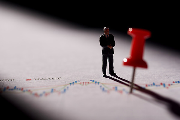 포토 JPG 스튜디오촬영 비즈니스 그래프 실내 그림자 사람없음 금융 어둠 미니어처 저축 압정 재테크 오브젝트 고민 투자 금융비즈니스 적금 금융의날 국내포토 감정 내부 경제 모형 사무용품 파일형식 법정기념일