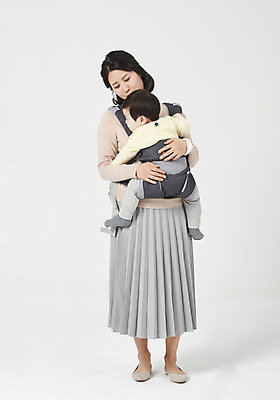 포토 JPG 스튜디오촬영 전신 여자 남자 아들 가족 안기 엄마 실내 서기 누끼 성인 두명 앞모습 뒷모습 30대 한국인 육아 아기 흰배경 싱글맘 한부모가족 국내포토 모자관계 뷰포인트 백그라운드 관계 모션 사람 동양인 내부 장년 흰색 파일형식