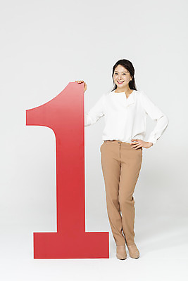 포토 JPG 스튜디오촬영 전신 1 응시 여자 교육 허리손 실내 한명 서기 미소 사람 성인 앞모습 빨간색 30대 숫자 교사 한국인 잡기 우승 흰배경 성인여자한명만 국내포토 직업 문자 시선 뷰포인트 컬러 포즈 백그라운드 모션 표정 동양인 내부 장년 흰색 최고 여자한명만 성인여자만 파일형식