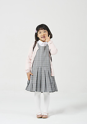 포토 JPG 스튜디오촬영 전신 응시 여자 딸 행복 어린이 모션 책가방 실내 한명 서기 미소 누끼 사람 손짓 소녀 앞모습 유치원생 한국인 귓속말 신학기 입학 호기심 흰배경 체크원피스 소녀한명만 국내포토 1 시선 원피스 교육 감정 뷰포인트 백그라운드 컨셉 가방 가족 표정 동양인 내부 흰색 여자한명만 소녀만 파일형식