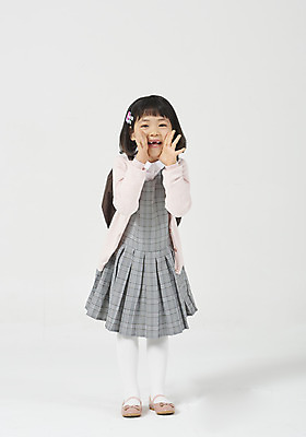 포토 JPG 스튜디오촬영 전신 여자 딸 행복 어린이 모션 책가방 실내 한명 서기 미소 누끼 사람 손짓 소녀 앞모습 유치원생 한국인 귓속말 신학기 입학 호기심 흰배경 체크원피스 소녀한명만 국내포토 1 원피스 교육 감정 뷰포인트 백그라운드 컨셉 가방 가족 표정 동양인 내부 흰색 여자한명만 소녀만 파일형식