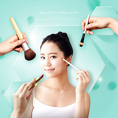 PSD 편집이미지 손 응시 여자 한명 미소 사람 상반신 20대 성인 앞모습 신체부위 화장 뷰티 한국인 립스틱 화사함 메이크업브러쉬 아이메이크업 이미지편집 1 시선 뷰포인트 컨셉 표정 동양인 청년 화장품 붓 파일형식