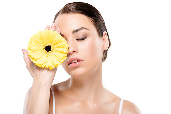 포토 JPG 스튜디오촬영 서양인 외국인 우먼라이프 여자 꽃 얼굴 실내 한명 들기 누끼 사람 근접촬영 상반신 20대 성인 앞모습 뷰티 노란색 눈감음 깨끗함 흰배경 성인여자한명만 국내포토 식물 1 라이프스타일 뷰포인트 컬러 백그라운드 컨셉 모션 인종 청년 내부 신체부위 흰색 여자한명만 성인여자만 파일형식