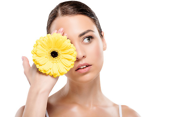 포토 JPG 스튜디오촬영 서양인 외국인 우먼라이프 응시 여자 꽃 얼굴 실내 표정 한명 들기 누끼 사람 근접촬영 상반신 20대 성인 앞모습 뷰티 노란색 깨끗함 흰배경 성인여자한명만 국내포토 식물 1 라이프스타일 시선 뷰포인트 컬러 백그라운드 컨셉 모션 인종 청년 내부 신체부위 흰색 여자한명만 성인여자만 파일형식