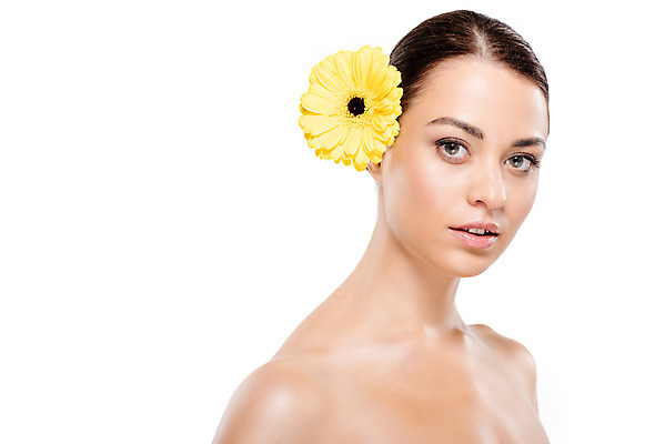 포토 JPG 스튜디오촬영 서양인 외국인 우먼라이프 응시 여자 꽃 얼굴 실내 한명 누끼 사람 근접촬영 상반신 20대 성인 옆모습 뷰티 노란색 깨끗함 흰배경 귀 꽂음 성인여자한명만 국내포토 식물 1 라이프스타일 시선 뷰포인트 컬러 백그라운드 컨셉 인종 청년 내부 신체부위 흰색 여자한명만 성인여자만 파일형식