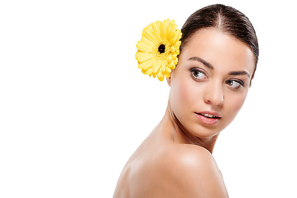 포토 JPG 스튜디오촬영 서양인 외국인 우먼라이프 응시 여자 꽃 얼굴 실내 한명 누끼 사람 근접촬영 상반신 20대 성인 옆모습 뷰티 노란색 깨끗함 흰배경 귀 꽂음 성인여자한명만 국내포토 식물 1 라이프스타일 시선 뷰포인트 컬러 백그라운드 컨셉 인종 청년 내부 신체부위 흰색 여자한명만 성인여자만 파일형식