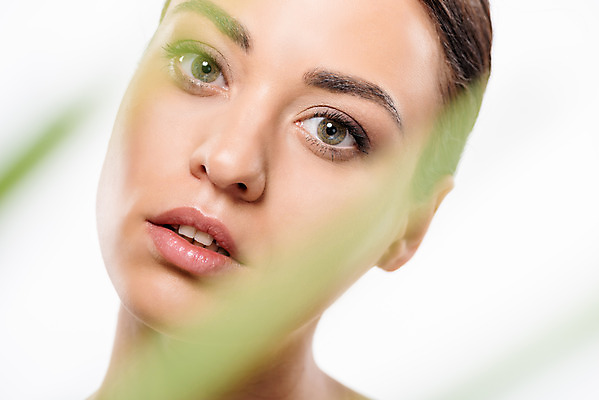 포토 JPG 스튜디오촬영 서양인 외국인 우먼라이프 응시 여자 얼굴 실내 한명 누끼 사람 근접촬영 상반신 20대 성인 앞모습 아웃포커스 뷰티 깨끗함 흰배경 성인여자한명만 국내포토 1 라이프스타일 시선 뷰포인트 백그라운드 컨셉 촬영기법 인종 청년 내부 신체부위 흰색 여자한명만 성인여자만 파일형식