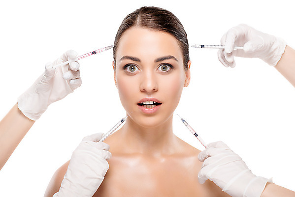 포토 JPG 스튜디오촬영 서양인 외국인 우먼라이프 손 여자 얼굴 실내 표정 주사기 한명 누끼 사람 근접촬영 상반신 20대 성인 앞모습 신체부위 뷰티 깨끗함 놀람 성형수술 흰배경 시술 성인여자한명만 국내포토 1 라이프스타일 감정 뷰포인트 백그라운드 컨셉 의료기기 인종 청년 내부 흰색 수술 여자한명만 성인여자만 파일형식